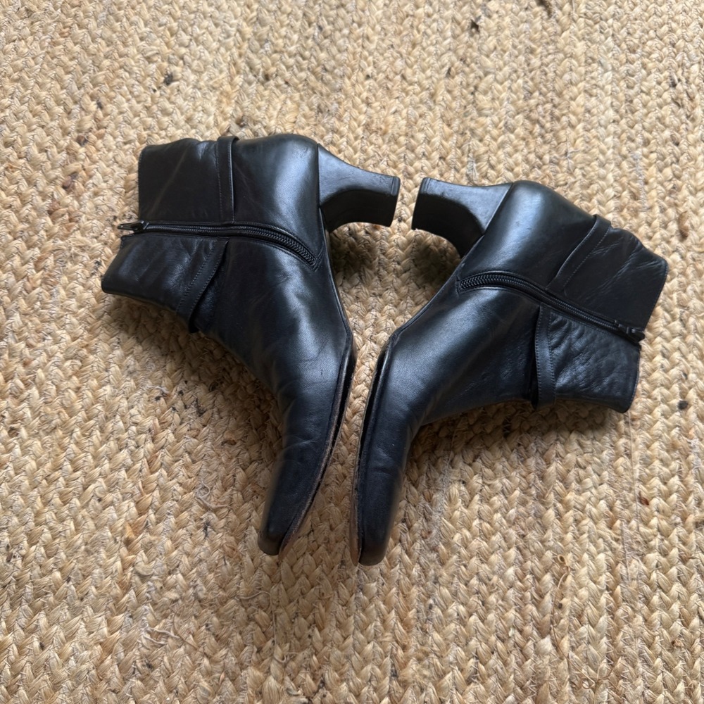 Salvatore Ferragamo Black Leather Square Toe Ankle Boots Block Heel Italy 10 B - Picture 2 of 11